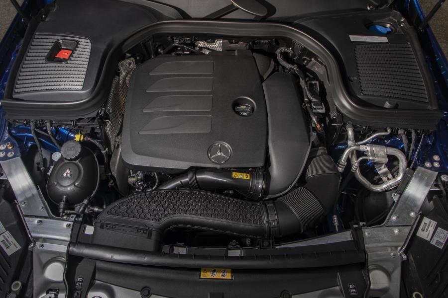 Моторный отсек Mercedes-Benz GLC300 4Matic AMG Line (X253) 2019 года  (NA) (фото 31 из 74)